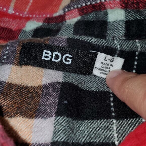 BDG Plaid Flannel Button Down Shirt Large Hi Low Hem Oversized Grunge - Picture 6 of 6